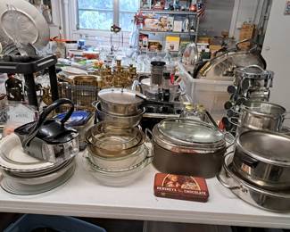 COOKWARE AND PYREX