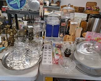 ACRYLIC AND GLASS SERVING PIECES