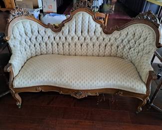 VISTORIAN STYLE SOFA