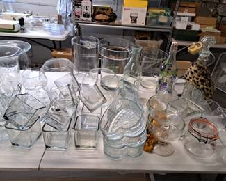 SMALL GLASS SERVICE PIECES