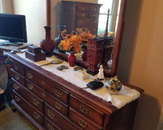 Triple dresser with mirror