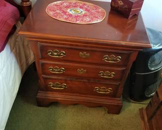 2 night stands match bedroom furniture