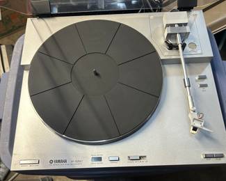 Yamaha turntable 