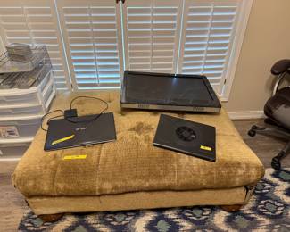 Asus laptop, VIZIO TV