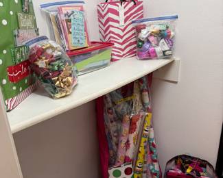Wrapping paper & giftbags 