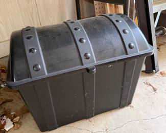Plastic treasure chest 