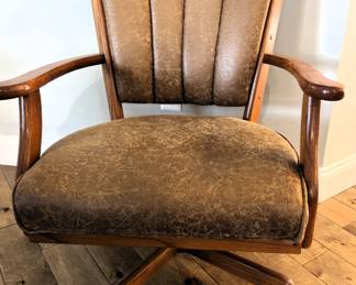 BUY IT NOW!  $295.00.  Kitchen table (Oak) w/4 chairs. 47 1/2" Dia. x 29 1/2" H.