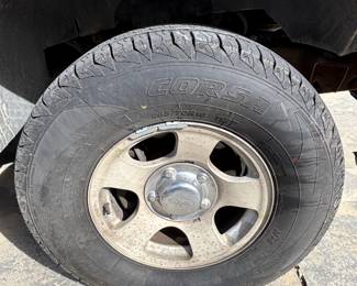 BUY IT NOW!  $2,500.00.  Year 2000, Ford F150 XLT Trinitron V8, Extended cab, 4 x 4 pick up truck.  220,938 miles. 