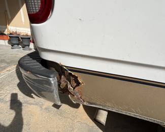 BUY IT NOW!  $2,500.00.  Year 2000, Ford F150 XLT Trinitron V8, Extended cab, 4 x 4 pick up truck.  220,938 miles. 