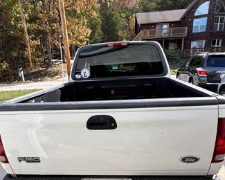 BUY IT NOW!  $2,500.00.  Year 2000, Ford F150 XLT Trinitron V8, Extended cab, 4 x 4 pick up truck.  220,938 miles. 