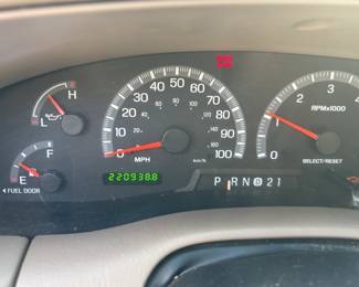 BUY IT NOW!  $2,500.00.  Year 2000, Ford F150 XLT Trinitron V8, Extended cab, 4 x 4 pick up truck.  220,938 miles. 