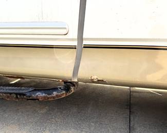 BUY IT NOW!  $2,500.00.  Year 2000, Ford F150 XLT Trinitron V8, Extended cab, 4 x 4 pick up truck.  220,938 miles. 