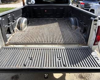 BUY IT NOW!  $2,500.00.  Year 2000, Ford F150 XLT Trinitron V8, Extended cab, 4 x 4 pick up truck.  220,938 miles. 