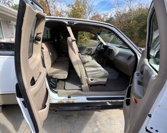 BUY IT NOW!  $2,500.00.  Year 2000, Ford F150 XLT Trinitron V8, Extended cab, 4 x 4 pick up truck.  220,938 miles. 