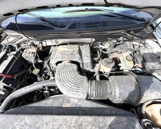 BUY IT NOW!  $2,500.00.  Year 2000, Ford F150 XLT Trinitron V8, Extended cab, 4 x 4 pick up truck.  220,938 miles. 