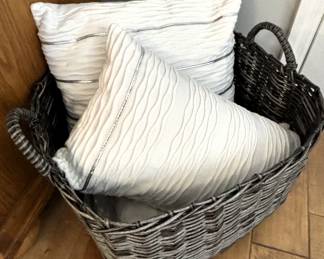 Basket with pillows.