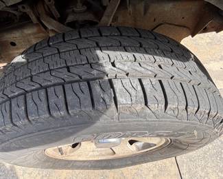 BUY IT NOW!  $2,500.00.  Year 2000, Ford F150 XLT Trinitron V8, Extended cab, 4 x 4 pick up truck.  220,938 miles. 