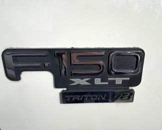 BUY IT NOW!  $2,500.00.  Year 2000, Ford F150 XLT Trinitron V8, Extended cab, 4 x 4 pick up truck.  220,938 miles. 