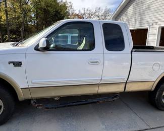 BUY IT NOW!  $2,500.00.  Year 2000, Ford F150 XLT Trinitron V8, Extended cab, 4 x 4 pick up truck.  220,938 miles. 