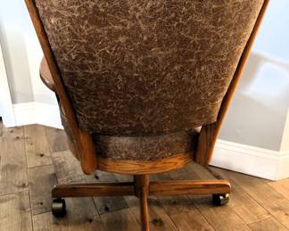 BUY IT NOW!  $295.00.  Kitchen table (Oak) w/4 chairs. 47 1/2" Dia. x 29 1/2" H.