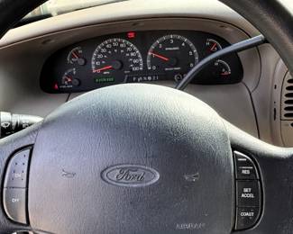 BUY IT NOW!  $2,500.00.  Year 2000, Ford F150 XLT Trinitron V8, Extended cab, 4 x 4 pick up truck.  220,938 miles. 