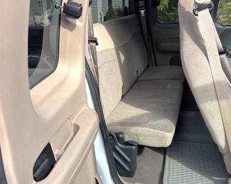 BUY IT NOW!  $2,500.00.  Year 2000, Ford F150 XLT Trinitron V8, Extended cab, 4 x 4 pick up truck.  220,938 miles. 