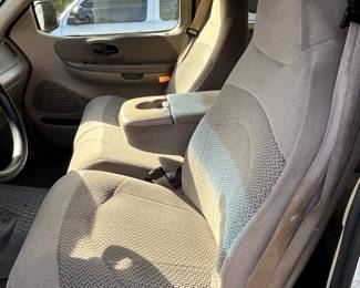 BUY IT NOW!  $2,500.00.  Year 2000, Ford F150 XLT Trinitron V8, Extended cab, 4 x 4 pick up truck.  220,938 miles. 