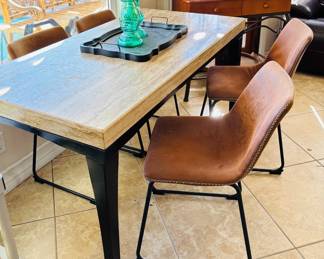 Kitchen Table w/4 Chairs