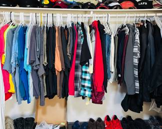 Misc. Men's Clothing - Lots of Harley Davidson T-Shirts