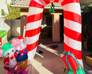 Mistletoe Holiday Yard Decor