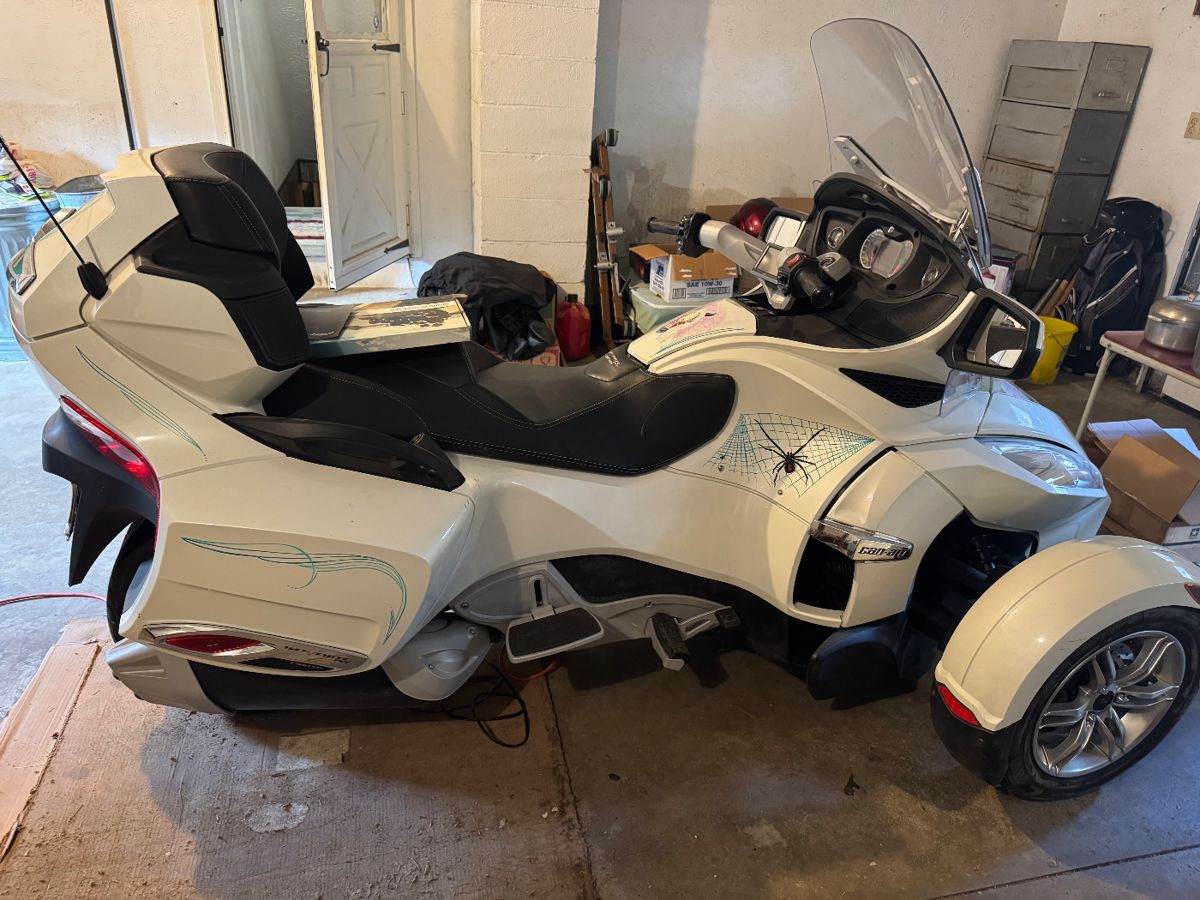 Can AM Spyder RT limited
$7800