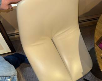 Chair with buttcrack!