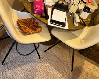 ooh more retro midmodernish 1990s style