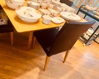 Nice midmod Diningroom Table (chairs are not original, just outdoors brought in to sit on!)