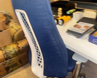 looks nice but the arm is broken