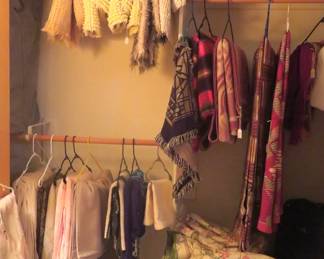 Vintage blankets and king bed full set.