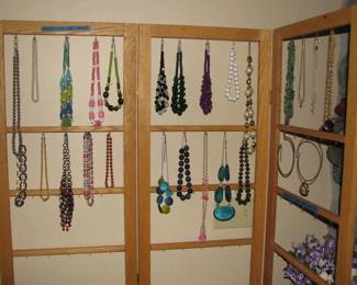 necklaces, there is more jewelry also