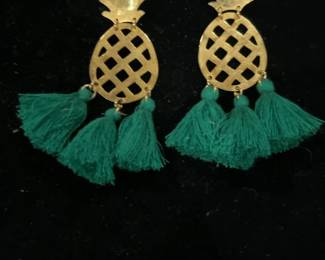 See every item in the sale at this UR: https://buyer.thehunt.ltd/saledetails?saleId=cdca7bc3-75d5-4f79-9d77-8d98feb22fca