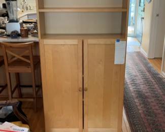 IKEA bookshelf. See every item in the sale at this UR: https://buyer.thehunt.ltd/saledetails?saleId=cdca7bc3-75d5-4f79-9d77-8d98feb22fca