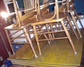 Oak table and 5 spindle back chairs 