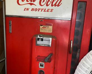 Vintahe Coca Cola machine