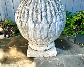 Acanthus Garden Finial/Orb