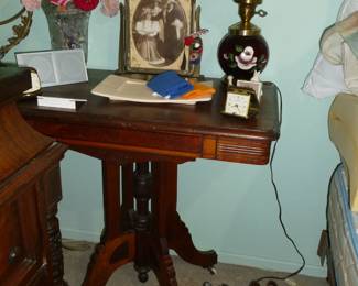 Victorian Table & lamp, etc