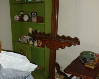 Antique ornate easel..hard to show!