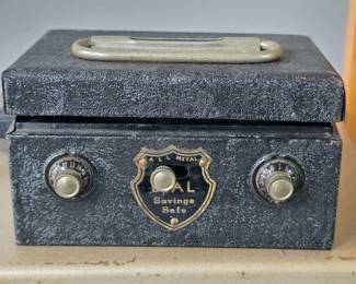 Vintage metal mini safe