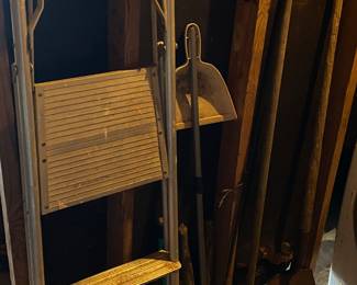 Yard Tools/Stepladder