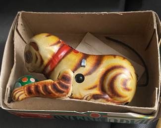 Wind-up Tin Litho Toy Cat