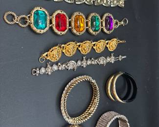 Bracelets 