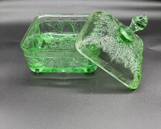 INDIANA CHANTILY GREEN GLASS TIARA HONEY BEE COVERED CANDY DISH                                                            2 of 2