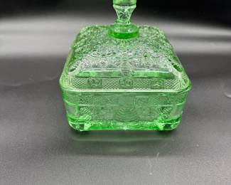 INDIANA CHANTILY GREEN GLASS TIARA HONEY BEE COVERED CANDY DISH.                                                         1 of 2